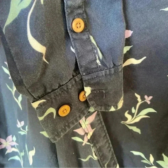 Womens Duluth Trading Floral wrap top Shirt Navy Size Small S - Picture 10 of 12